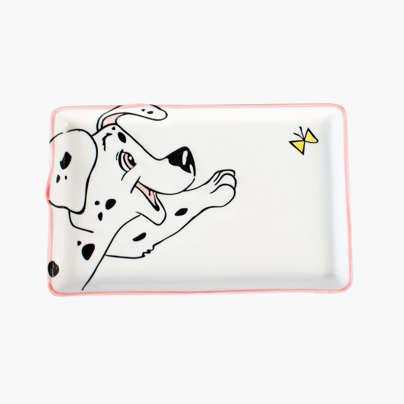 Plato de picoteo blanco con diseño de perro dálmata y borde rosa. Decoración infantil para servir aperitivos.