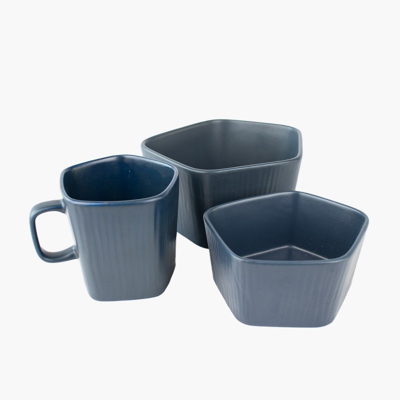 Set platos geométricos con asa azul. Vajilla moderna y elegante. Diseño único para tu mesa. Menaje de cocina.