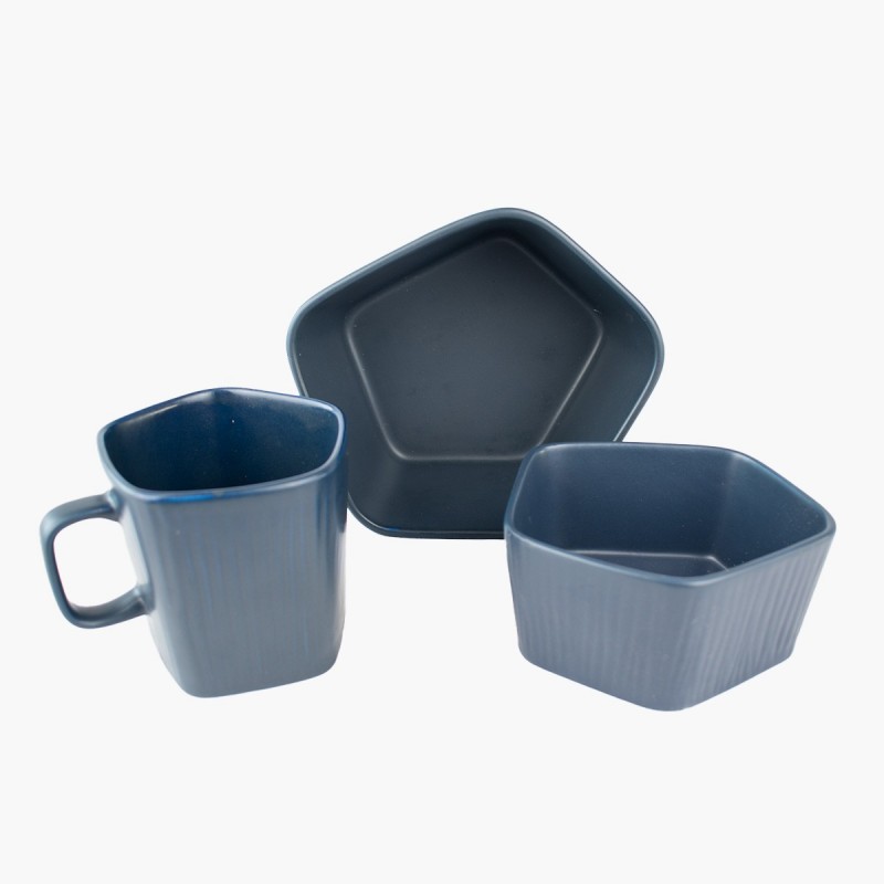 Set platos geométricos azul con asa madera. Vajilla moderna diseño único para mesa elegante. Menaje cocina chilena.