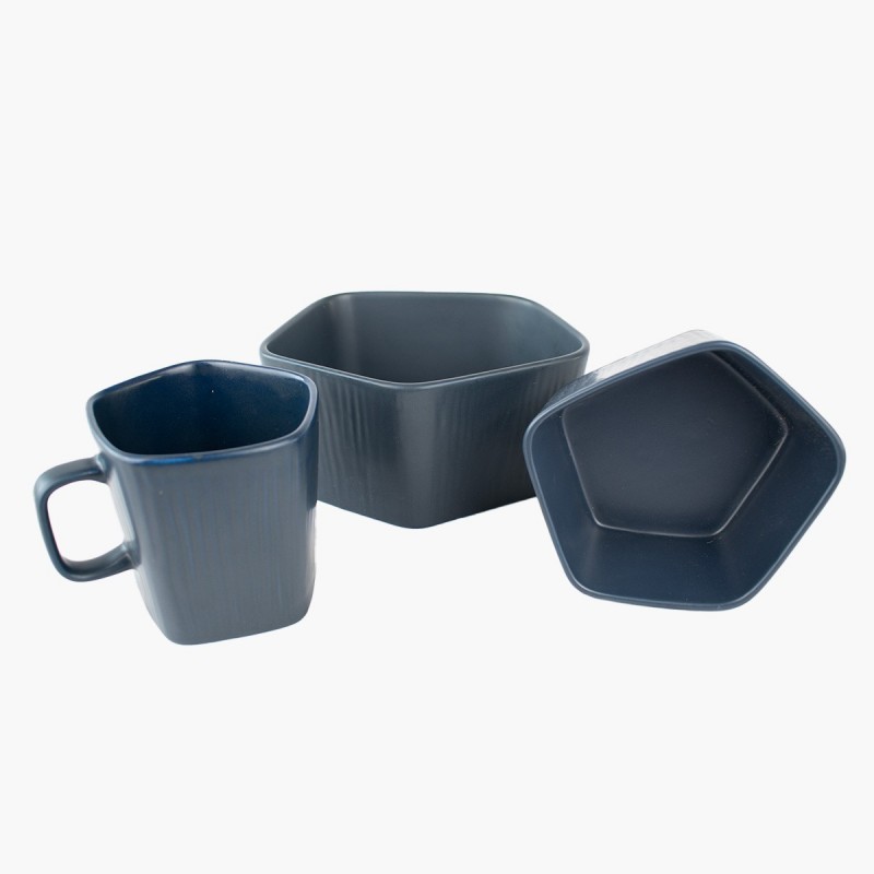 Set de platos geométricos azul con asa de madera. Vajilla moderna y elegante para tu mesa. Diseño único y sofisticado.