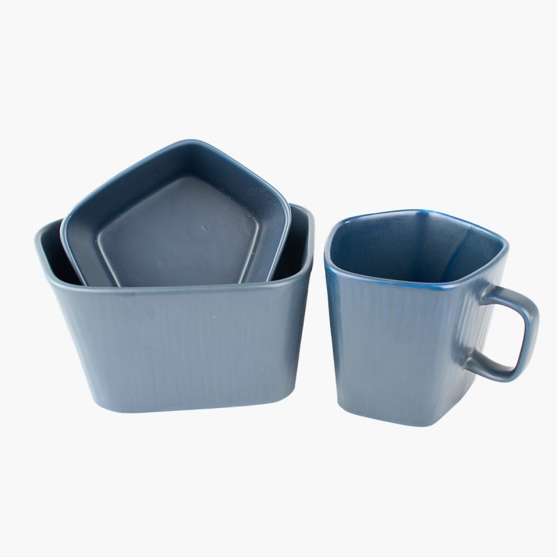 Set de platos geométricos azules con asa. Vajilla moderna para cocina y comedor.