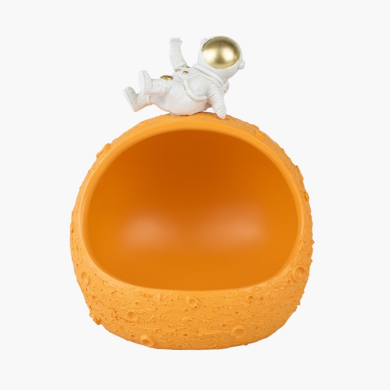 Estatua astronauta naranja para almacenamiento decorativo. Figura espacial y funcional.