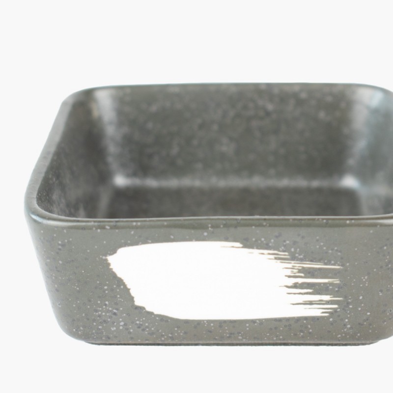 Plato de picoteo negro y blanco diseño moderno para aperitivos y comidas informal. Elegante menaje para tu mesa.