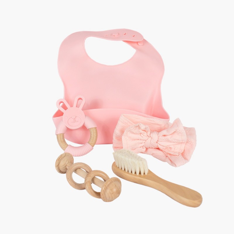 Set regalo bebé rosado 5 piezas babero cepillo pelo cintillo sonajero madera juguete entretención infantil productos bebés Chile