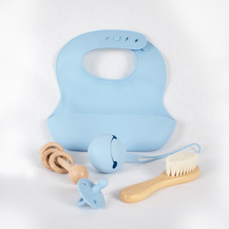 Set de regalo para bebé celeste silicona 5 piezas babero cepillo mordedor chupete juguete madera