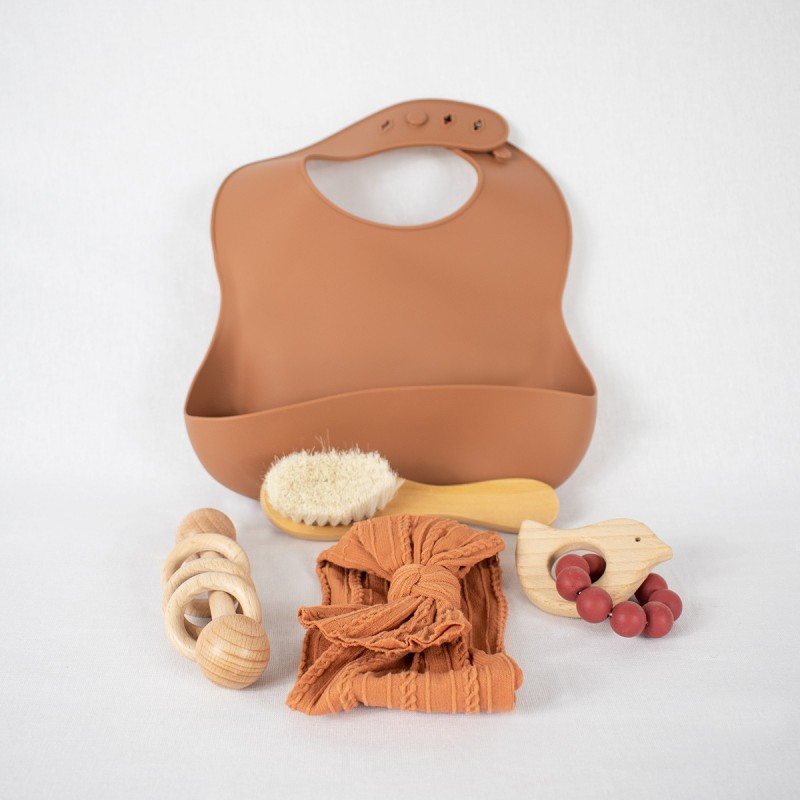 Set regalo bebé café 5 piezas babero cepillo pelo sonajero juguete turbante accesorios bebé